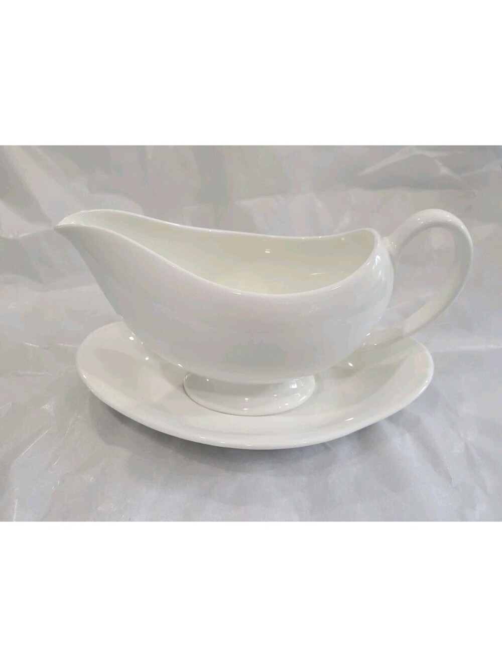 A Gorgeous Wedgwood White China- Bone China Gravy Boat/Sauce Boat